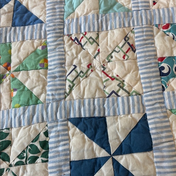 Garnet Hill Pinwheel Quilt and shams Full/Queen - Picture 5 of 9